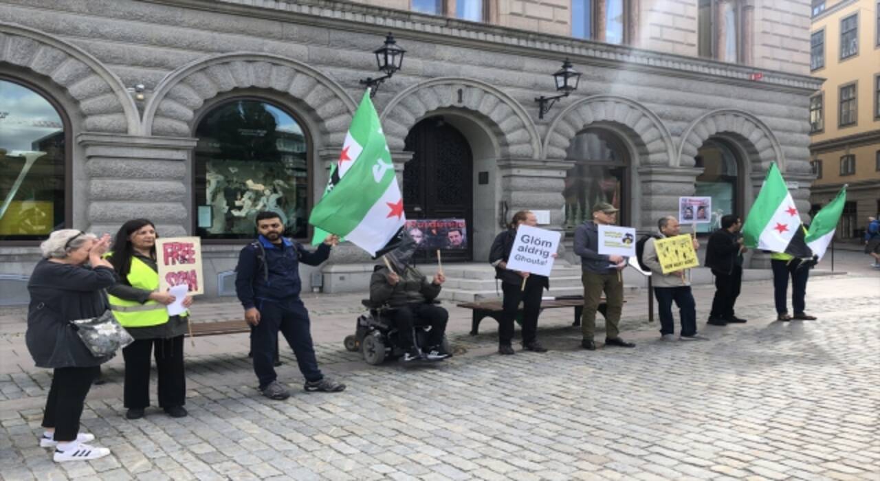 İsveç’te, Doğu Guta’daki kimyasal silahlı katliam protesto edildi