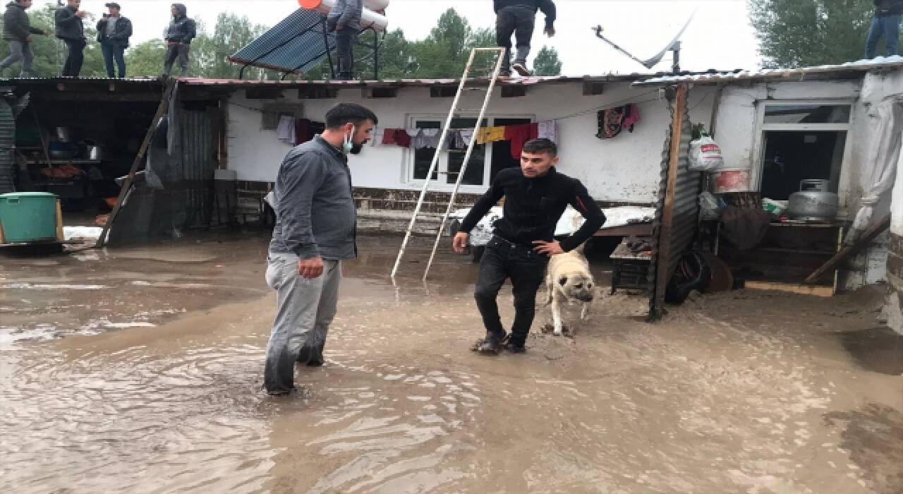 Kars’ta sağanak nedeniyle bir köyde su baskını oldu