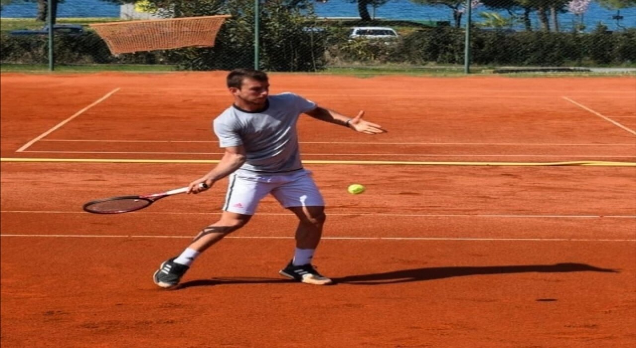 Milli tenisçi Ergi Kırkın, Almanya’da düzenlenen turnuvada şampiyon oldu