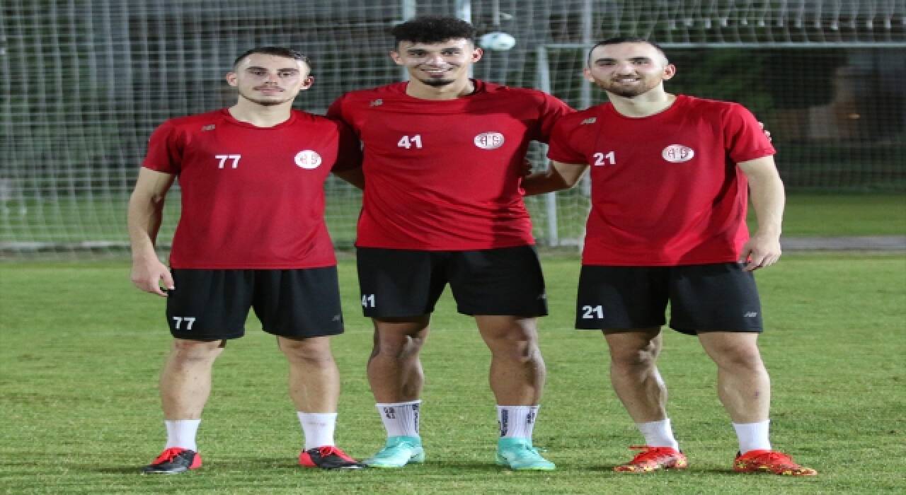 Antalyaspor, Ümit Milli Futbol Takımı’nın aday kadrosuna çağrılan üç futbolcusunu kutladı 