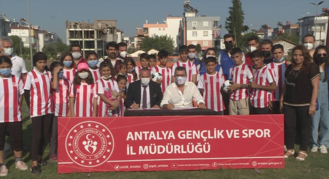 Antalyaspor, ”Sokaklar Bizim” futbol projesi ortaklarından oldu