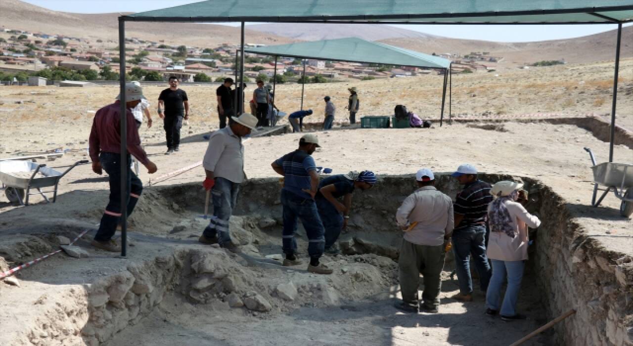 Savatra Antik Kenti’nde tiyatro gün yüzüne çıkarılıyor