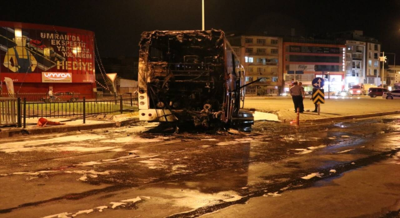 Denizli’de yolcu otobüsünde çıkan yangın itfaiye ekiplerince söndürüldü