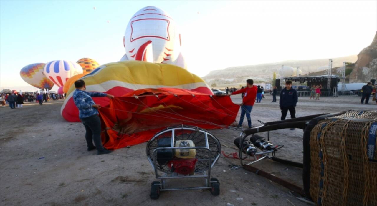 Uluslararası 2. Kapadokya Sıcak Hava Balon Festivali renkli görüntülere sahne oldu