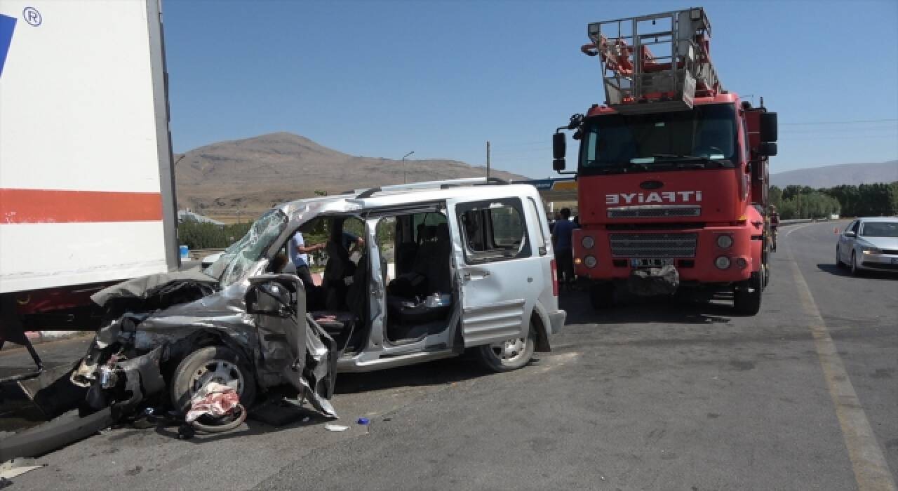 Van’da trafik kazası: 1 ölü, 4 yaralı