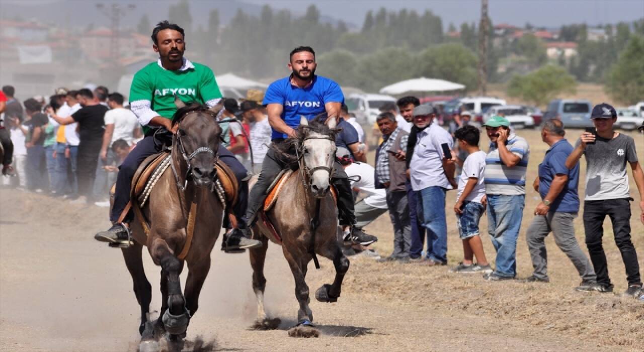 Afyonkarahisar’da Büyük Taarruz’un 99. yıl dönümünde 105 rahvan at yarıştı