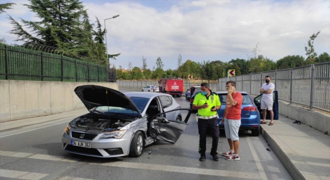 Bakırköy’de trafik kazası: 3 yaralı