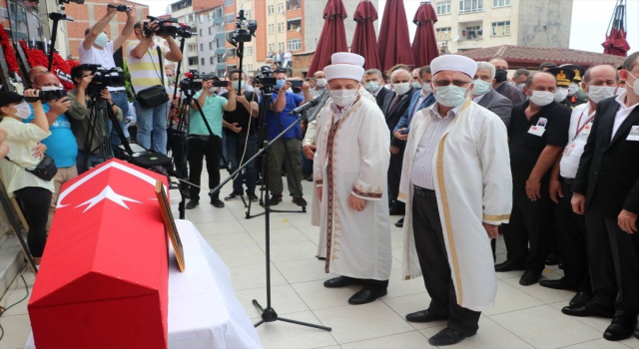 Tedavi gördüğü hastanede şehit olan Uzman Çavuş İsmail Şebelek, Trabzon’da son yolculuğuna uğurlandı