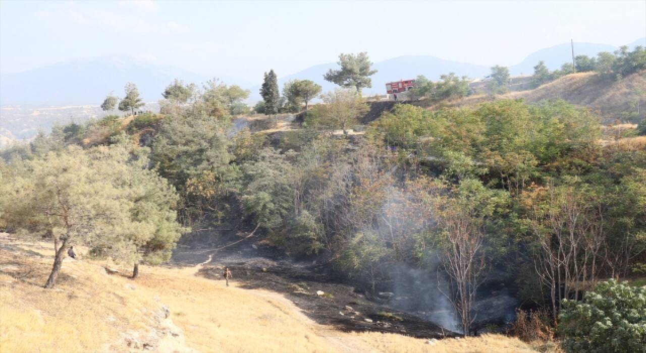 Denizli’de çıkan orman yangını ekiplerin müdahalesiyle kontrol altına alındı