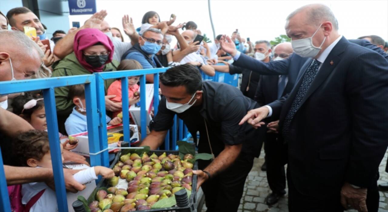 Cumhurbaşkanı ve AK Parti Genel Başkanı Erdoğan, partisinin Rize Genişletilmiş İl Danışma Toplantısına katıldı: (1)