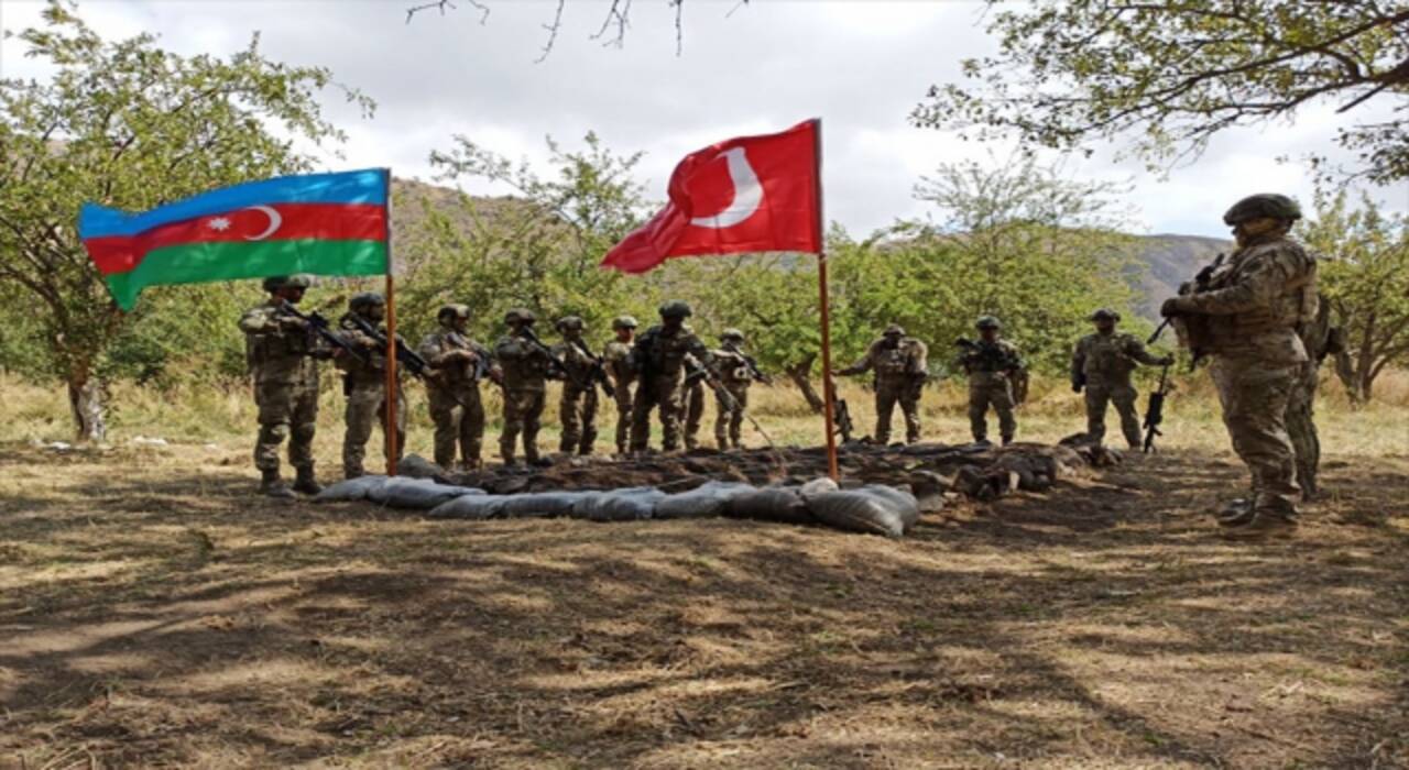 Türkiye ve Azerbaycan, işgalden kurtarılan Laçın’da ortak askeri tatbikata başladı