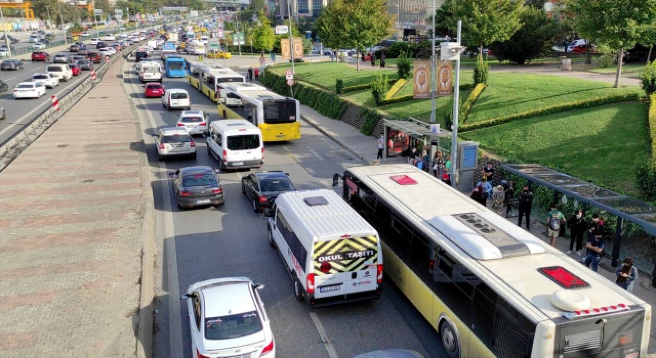 İstanbul’da trafik yoğunluğu yaşanıyor