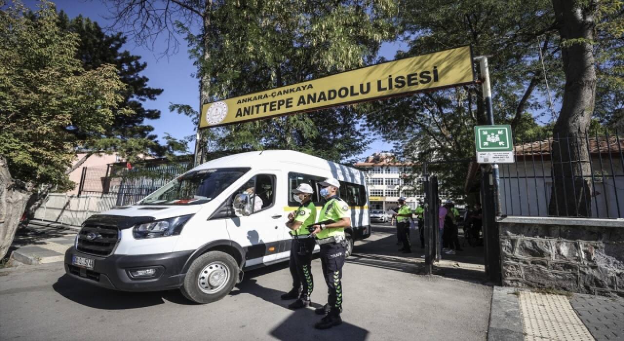 Emniyet Genel Müdürlüğünce yurt genelindeki okul çevrelerinde eş zamanlı denetimler yapıldı