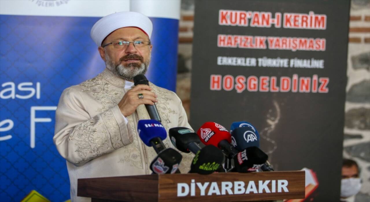 Diyanet İşleri Başkanı Ali Erbaş, ”Kur’anı Kerim Hafızlık Yarışması Erkekler Türkiye Finali”ne katıldı: