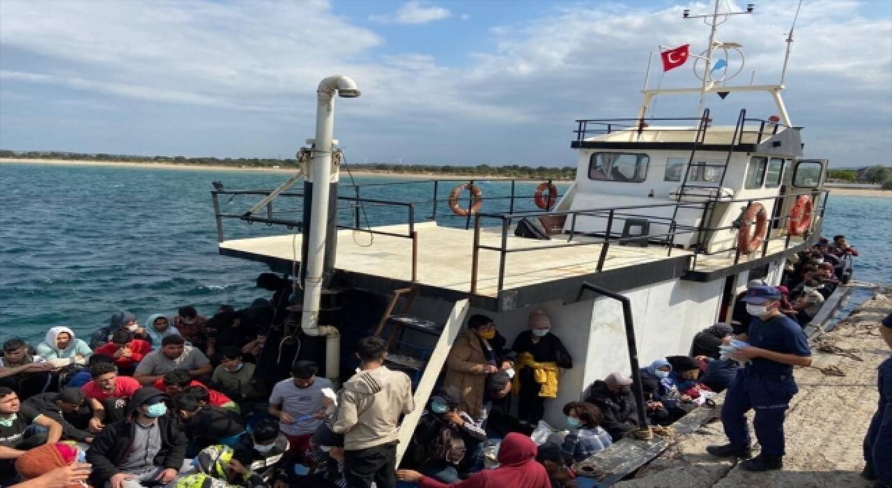 Çanakkale açıklarında 251 düzensiz göçmen yakalandı