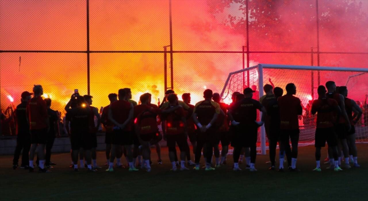 Göztepe taraftarlarından maç öncesi tam destek