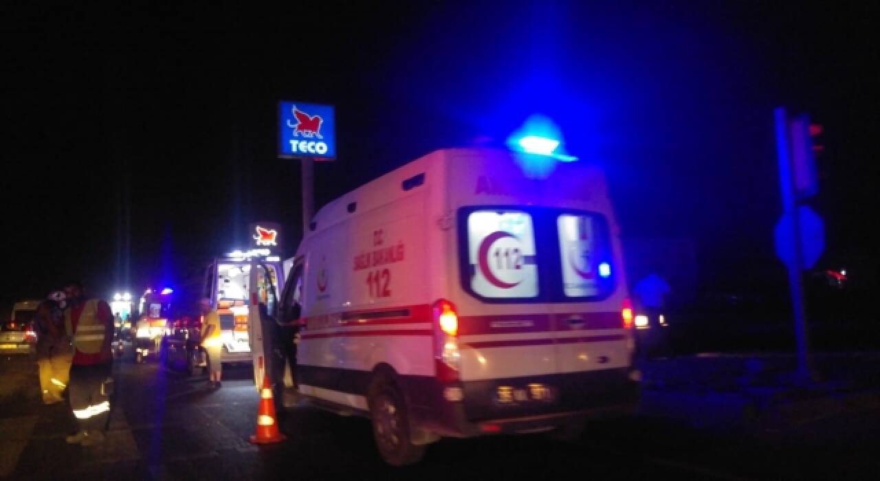 İzmir’de tır ve belediye otobüsü çarpıştı: 10 yaralı