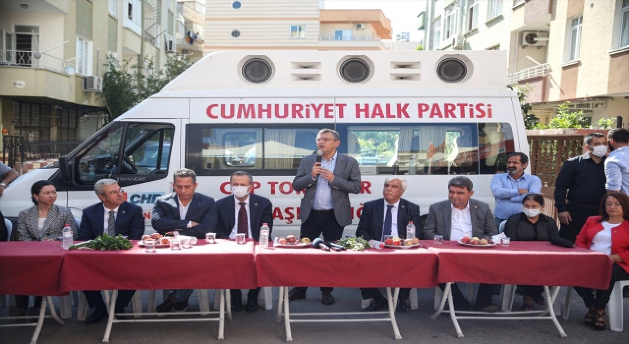 CHP Grup Başkanvekili Özel, Toroslar İlçe Başkanlığını ziyaretinde konuştu