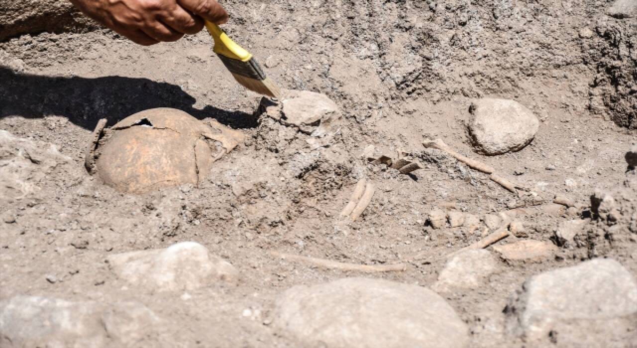 Domuztepe Höyüğü’nde Orta Çağ Dönemi’ne ait çocuk iskeleti bulundu