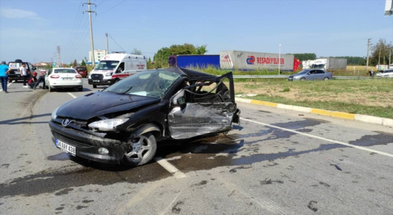 Sakarya’da iki otomobilin çarpışması sonucu 1 kişi öldü, 3 kişi yaralandı