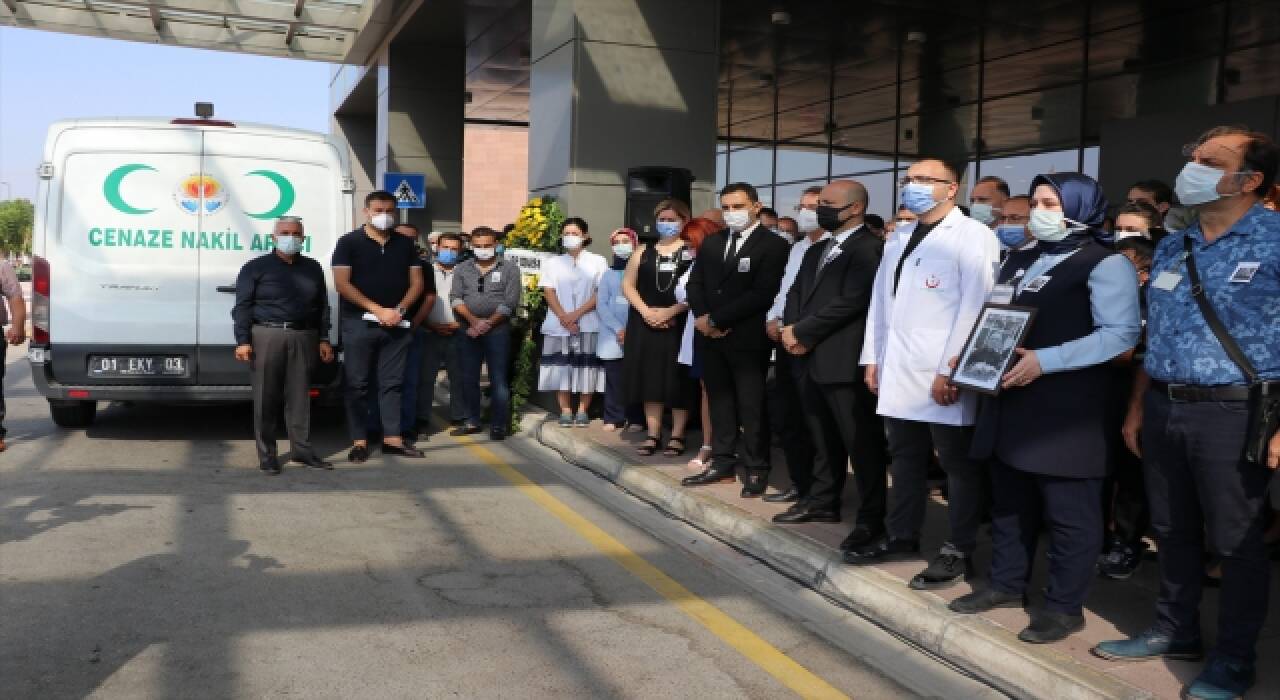 Adana’da Kovid19’dan hayatını kaybeden doktor için çalıştığı hastanede tören düzenlendi