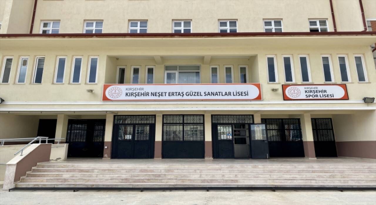 Neşet Ertaş’ın adını taşıyan lisenin mezunlarından ”Sen benimsin, ben seninim” türküsü için klip