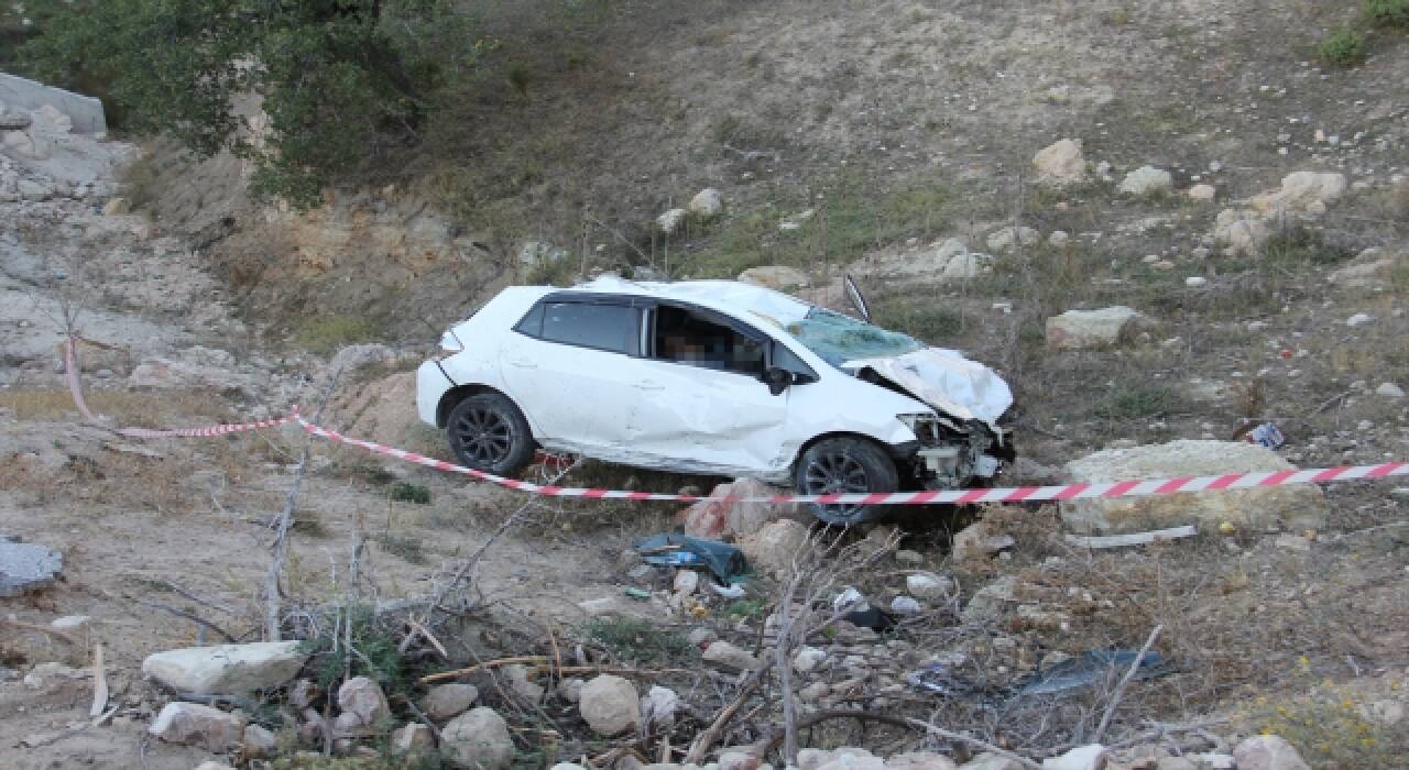 Kütahya’da şarampole devrilen otomobildeki 1 kişi öldü, 1 kişi yaralandı