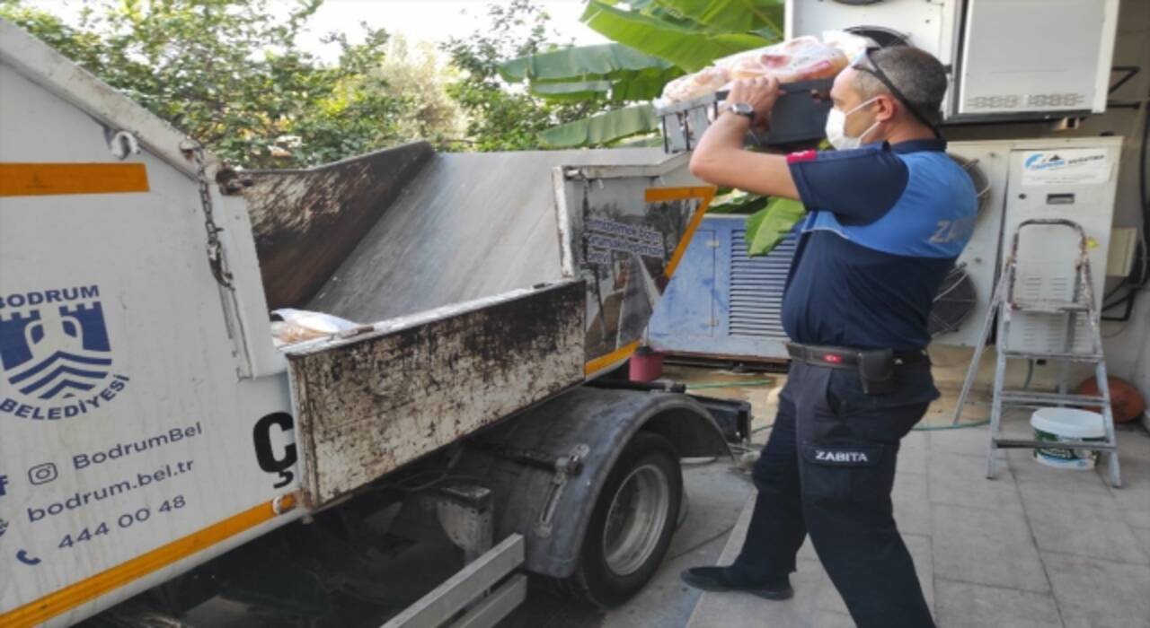 Bodrum’da son kullanma tarihi geçmiş 408 paket hamburger ekmeğine el konuldu