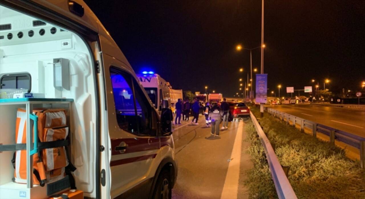 İstanbul’daki zincirleme trafik kazasında iki kişi yaralandı