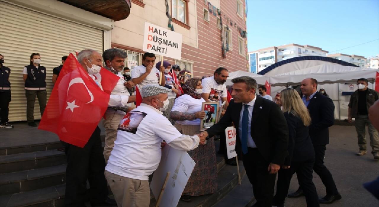 Yenilik Partisi Genel Başkanı Öztürk Yılmaz, Diyarbakır annelerini ziyaret etti