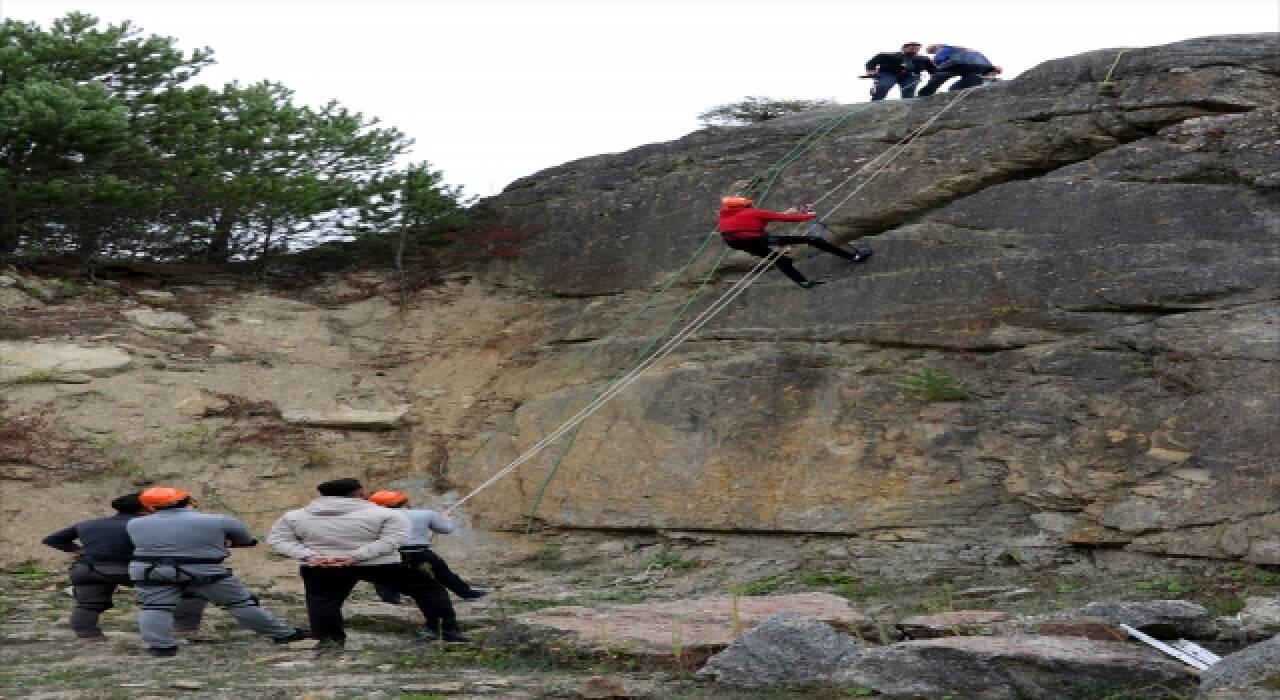 Bolu’da çevik kuvvet ekiplerine arama kurtarma ve dağcılık eğitimi verildi