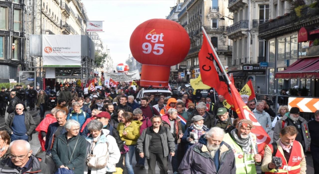 Fransa'da halk ayaklandı