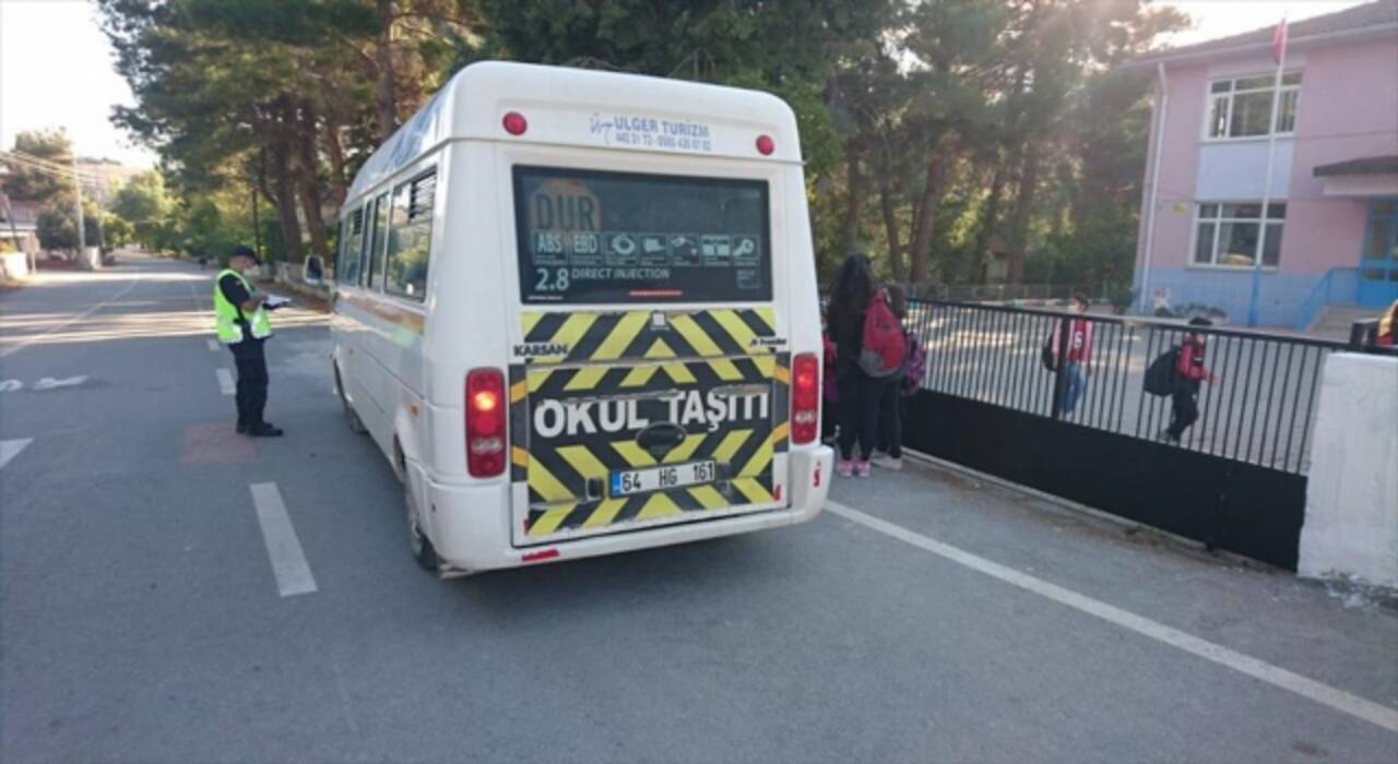 Ülke genelinde 135 okul servis aracı ile 28 taksiye trafikten men