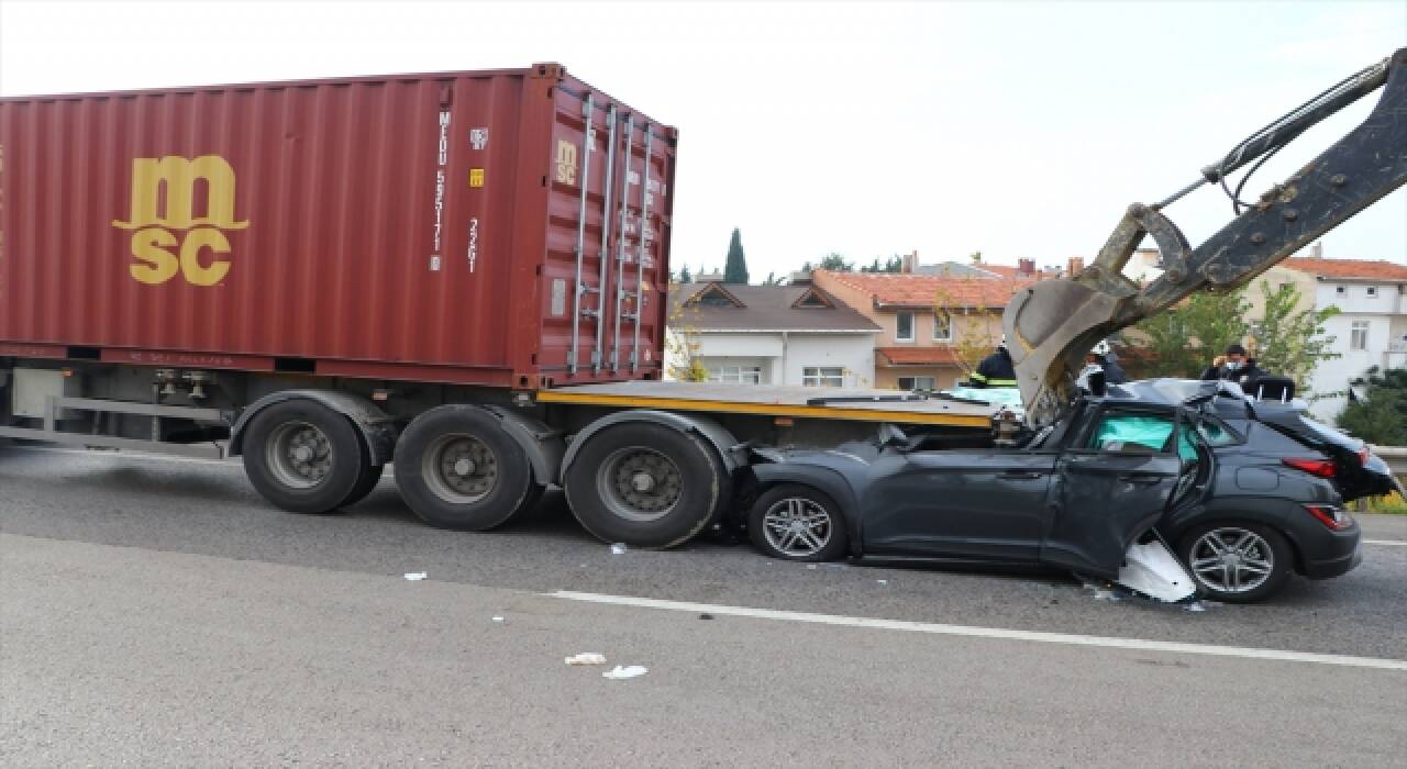 Tekirdağ’da tıra çarpan otomobilin sürücüsü ağır yaralandı