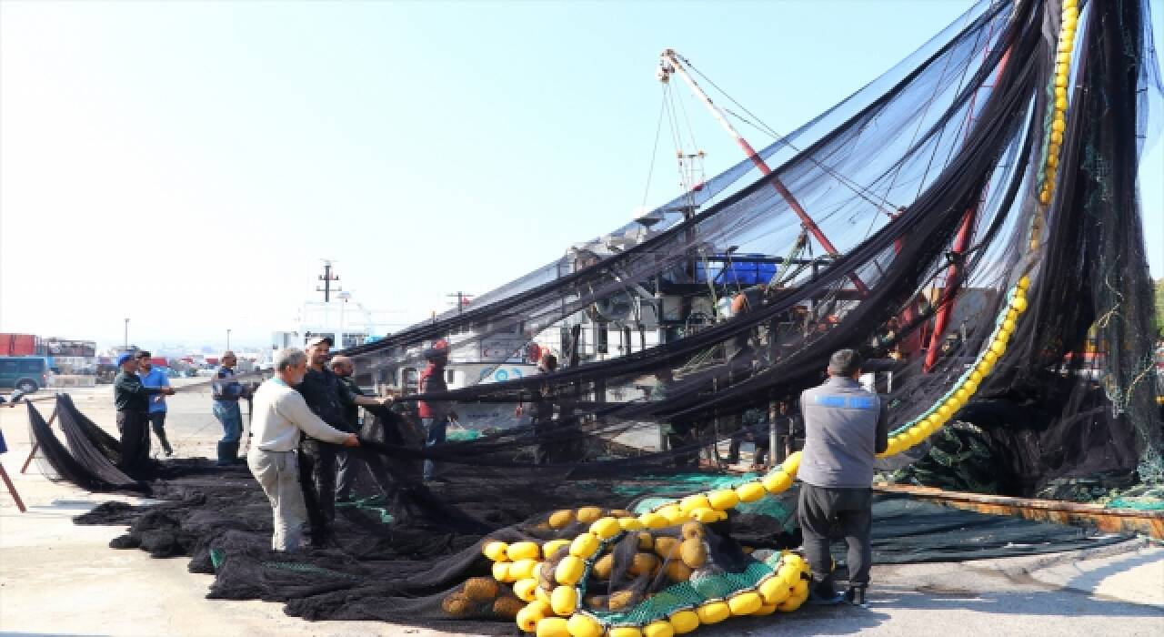 Karadenizli balıkçılar Marmara’da lüfer peşinde