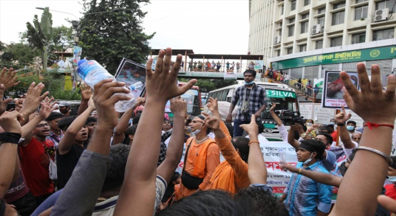 Bangladeş’te Hindular, artan şiddet olaylarını protesto etti