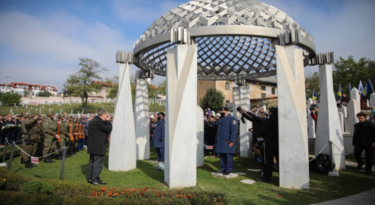 İzetbegoviç, vefatının 18. yılında kabri başında anıldı