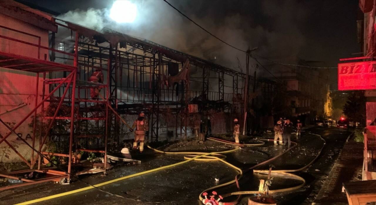 İstanbul’da lokalde korkutan yangın