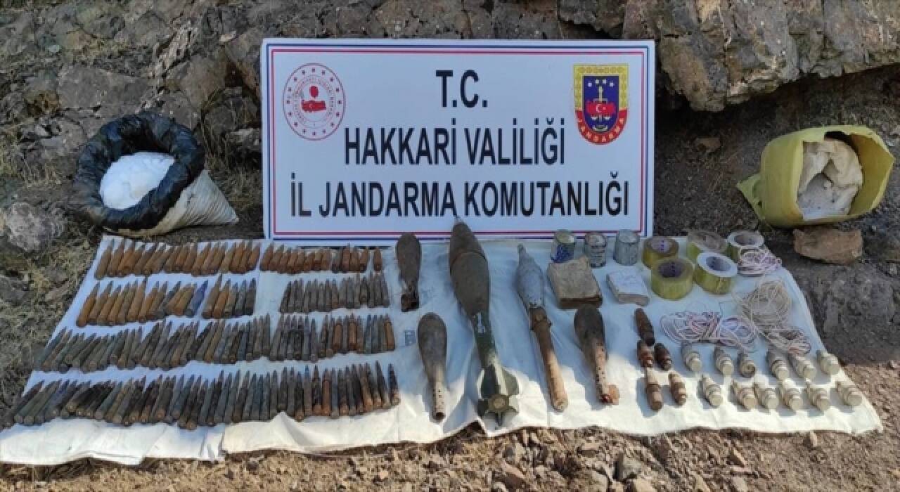 Hakkari kırsalında kayalık alana gizlenmiş mühimmat ele geçirildi 