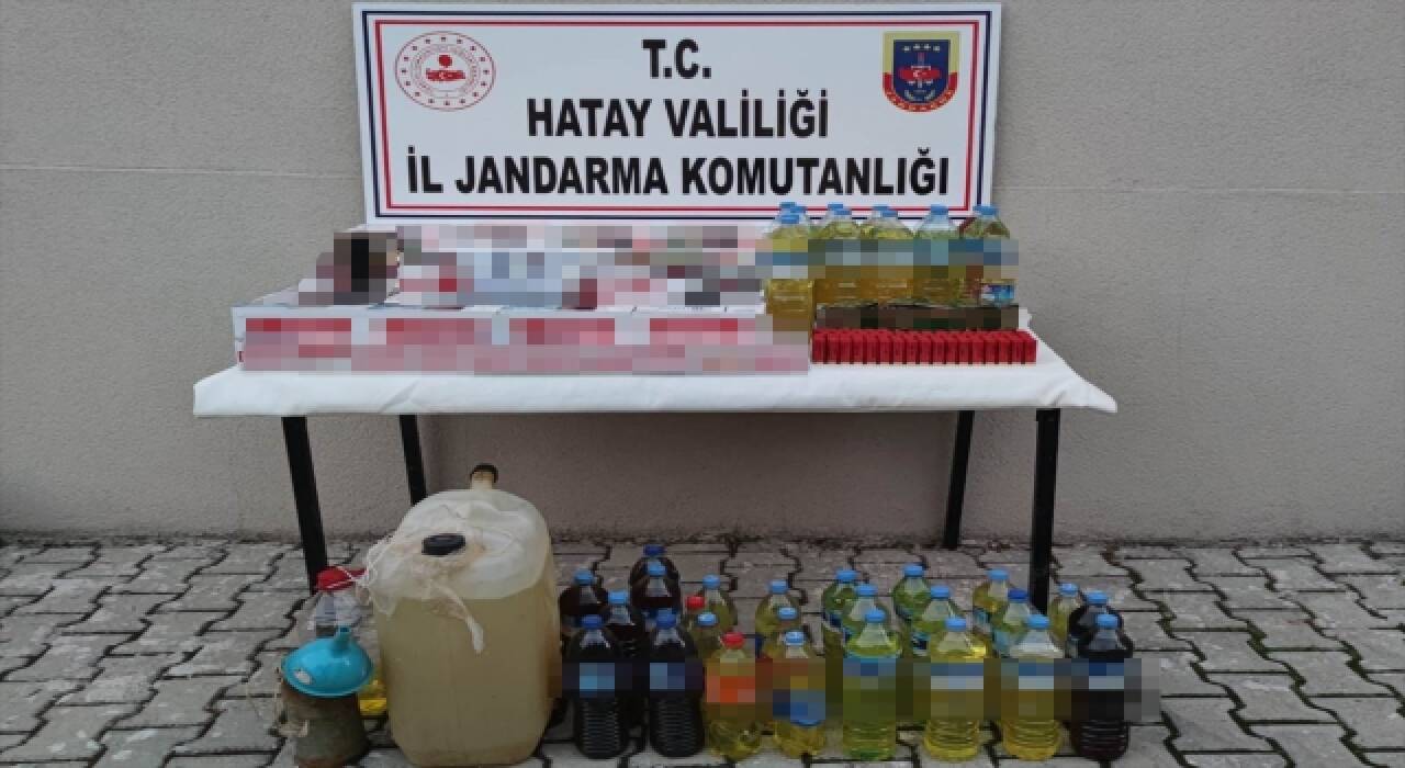 Hatay’da işlettikleri bakkalda kaçak ürünler bulunan iki şüpheli gözaltına alındı