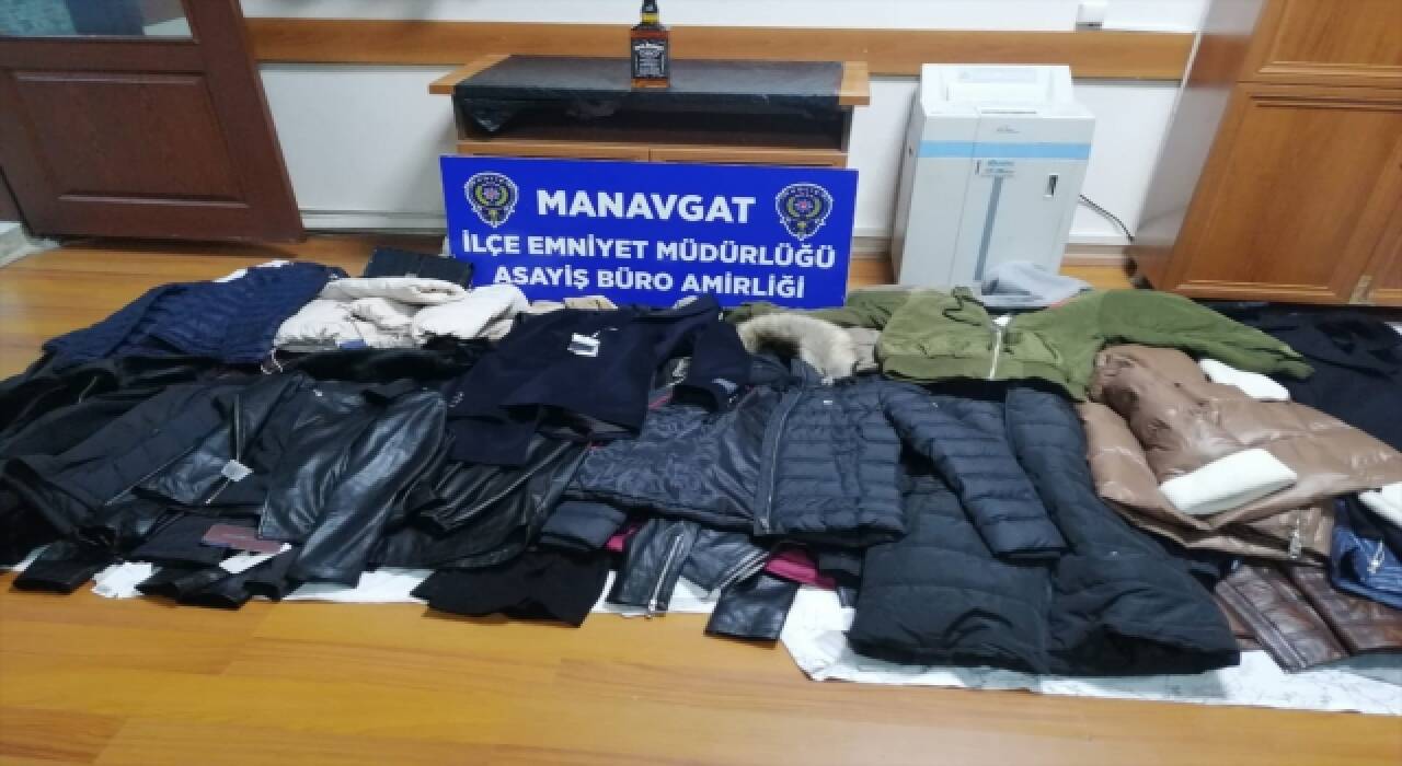 Antalya’da mağazalardan hırsızlık yapan 2 yabancı uyruklu zanlı tutuklandı