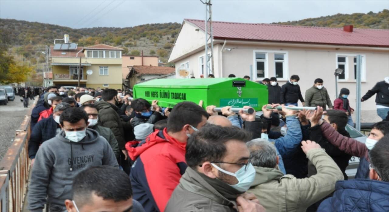 Konya’da, Tuzlukçu Belediye Başkanının yaralandığı kazada ölen gencin cenazesi defnedildi