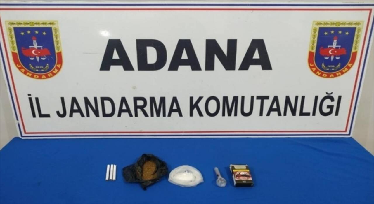 Adana’da aracında uyuşturucu ele geçirilen sürücü gözaltına alındı