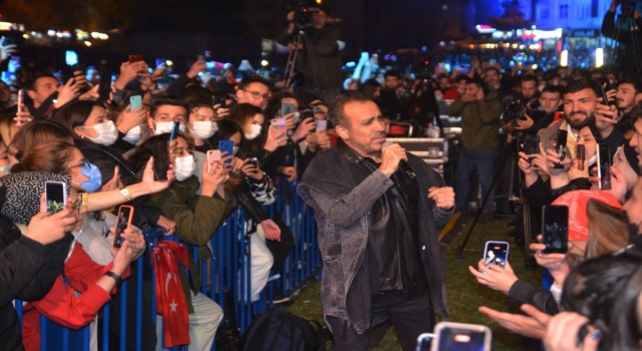 Haluk Levent Kütahya’da hayranlarıyla buluştu