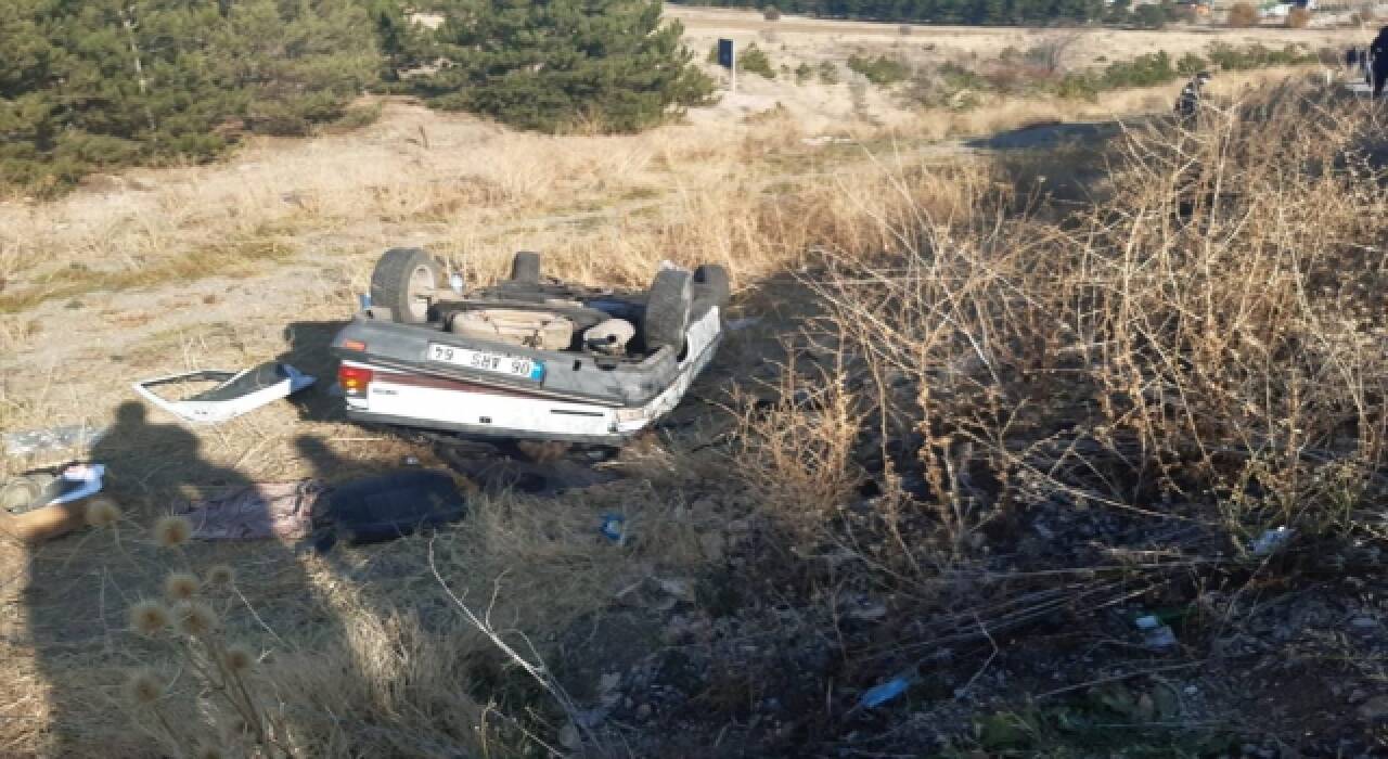 Ankara’da şarampole devrilen otomobilin sürücüsü öldü, 2 kişi yaralandı