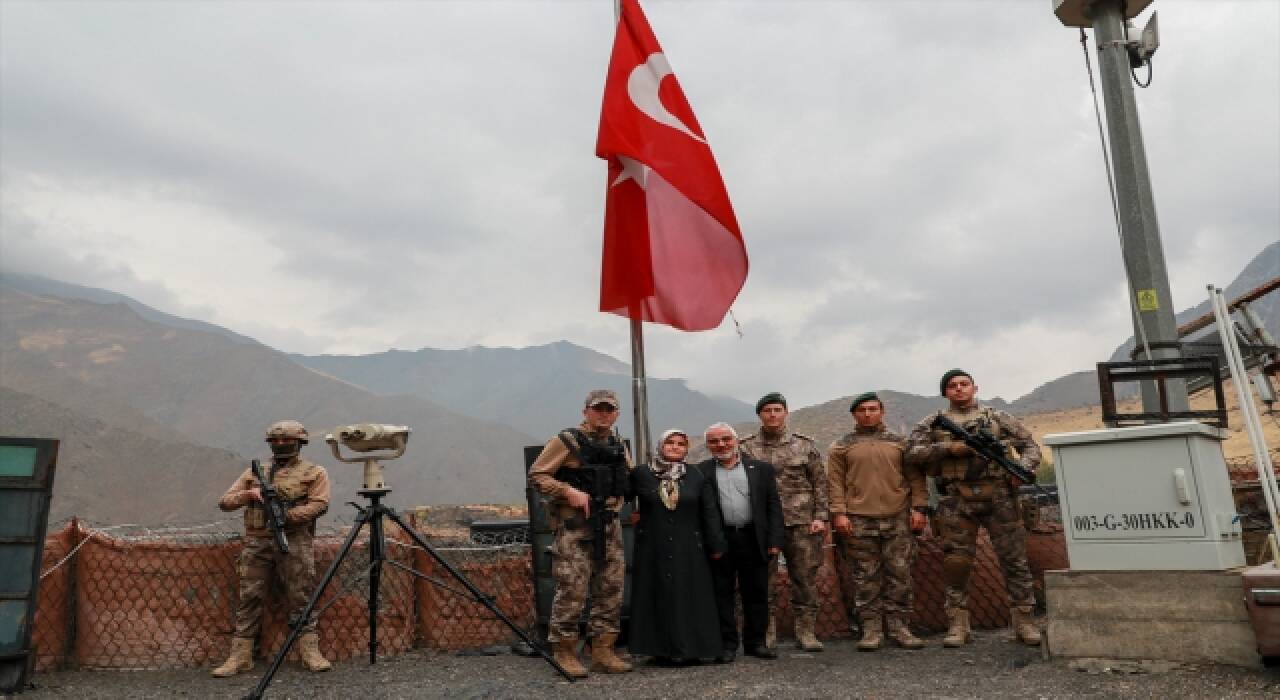 Şehit polisin ailesi oğullarının şehit olduğu kontrol noktasında