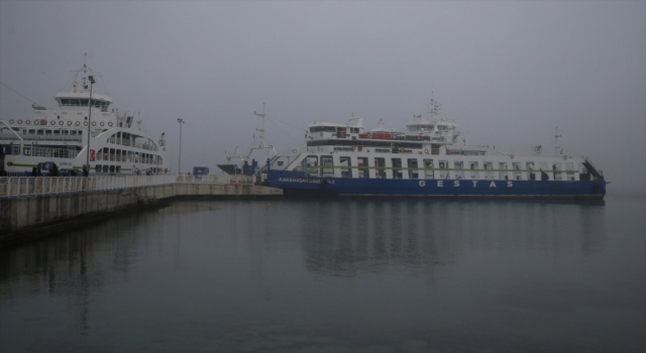 Çanakkale Boğazı yoğun sis nedeniyle çift yönlü transit gemi geçişlerine kapatıldı