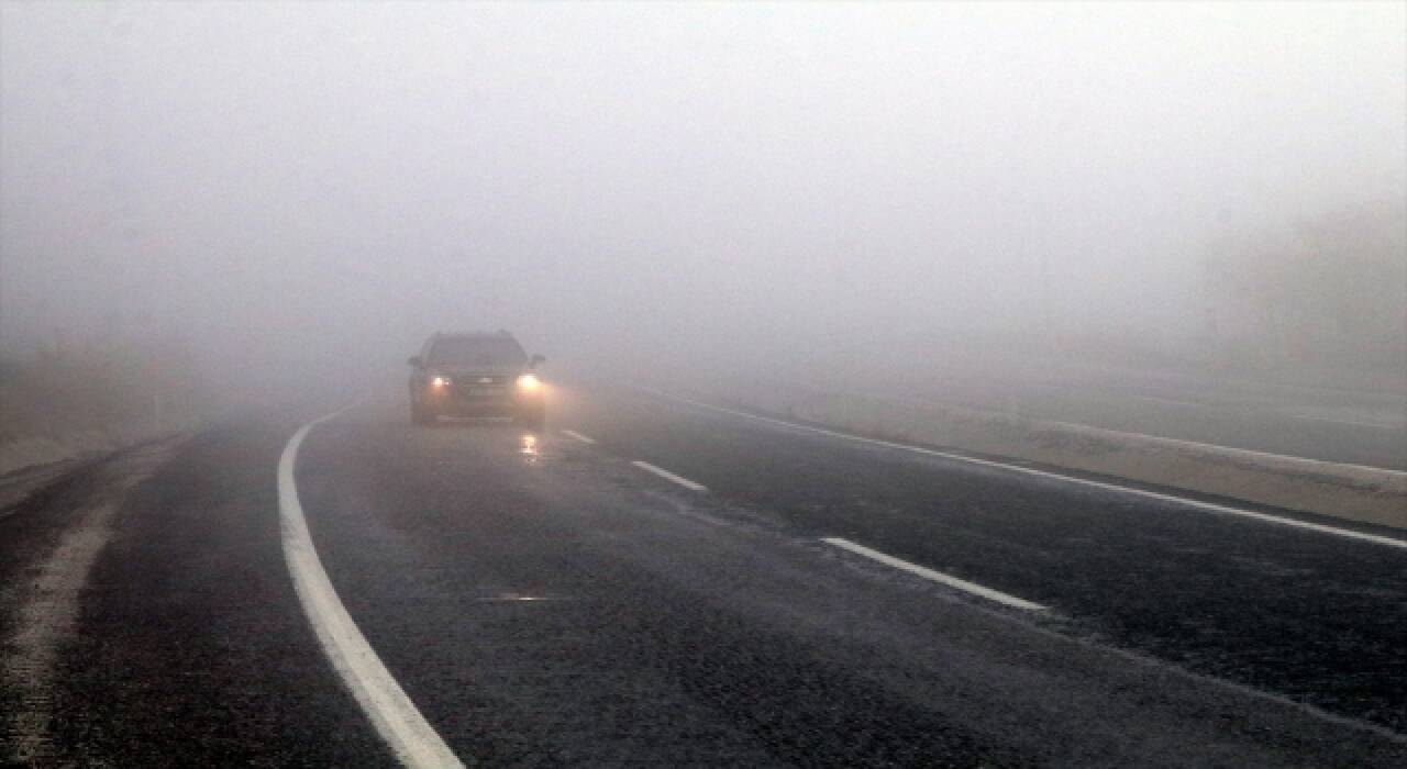 ÇankırıKastamonu kara yolunda sis ulaşımı olumsuz etkiliyor