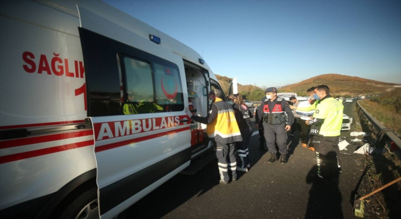 Düğün yolunda trafik kazası: 5 kişi