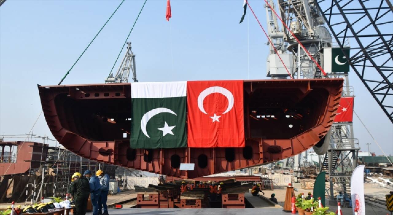 Türkiye tarafından Pakistan için üretilen 4’üncü MİLGEM korveti kızağa konuldu